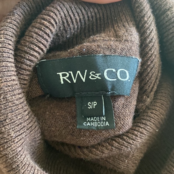 RW&CO Turtle Neck - Picture 5 of 5